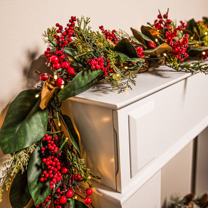 Kerstslinger met Rode Bessen en Groen – Sfeervolle Kerstdecoratie