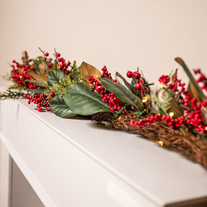 Kerstslinger met Rode Bessen en Groen – Sfeervolle Kerstdecoratie